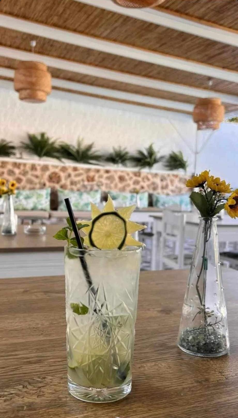 Bay'S Aparthotel Szpécesz Kültér fotó